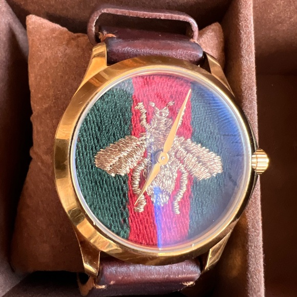 Gucci G Timeless Bee Leather Strap Watch - Picture 10 of 10